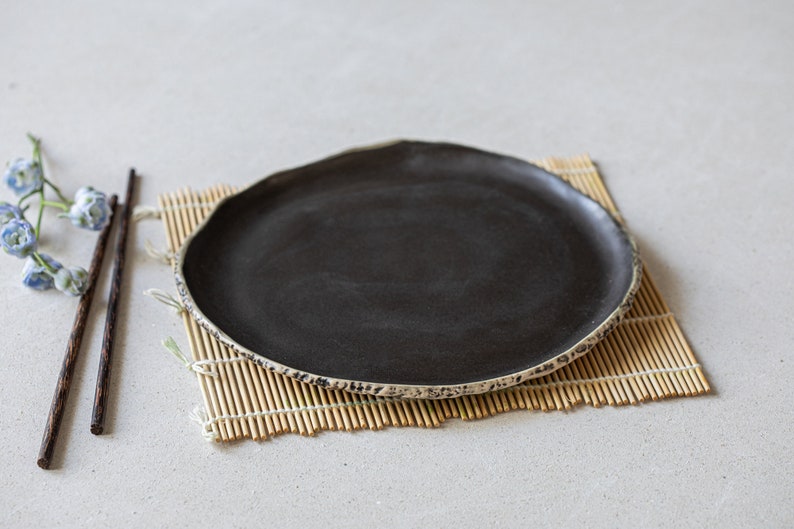 Assiette petit-déjeuner en céramique rouge 23 cm