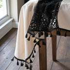Nappe Noire et Blanche avec Bordure en Dentelle au Crochet et Pampilles, 100% Viscose, Décoration de Noël