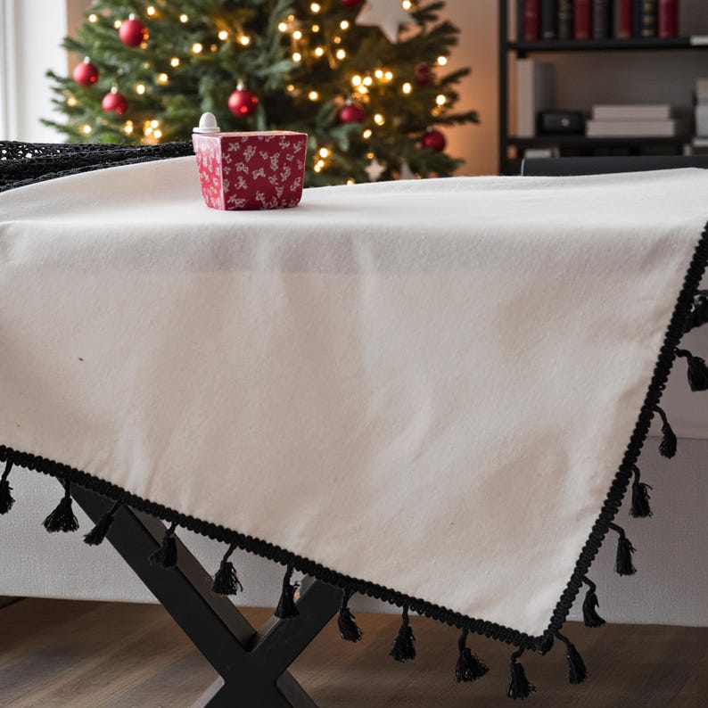 Nappe Noire et Blanche avec Bordure en Dentelle au Crochet et Pampilles, 100% Viscose, Décoration de Noël