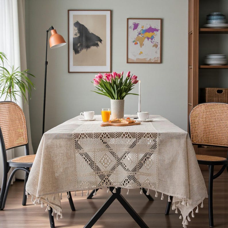 Nappe Noire et Blanche avec Bordure en Dentelle au Crochet et Pampilles, 100% Viscose, Décoration de Noël