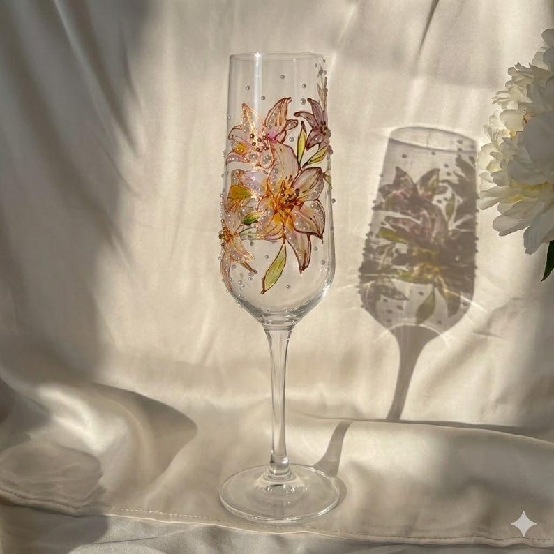 Verre à champagne peint à la main avec motif floral – Flûte à champagne en verre avec strass
