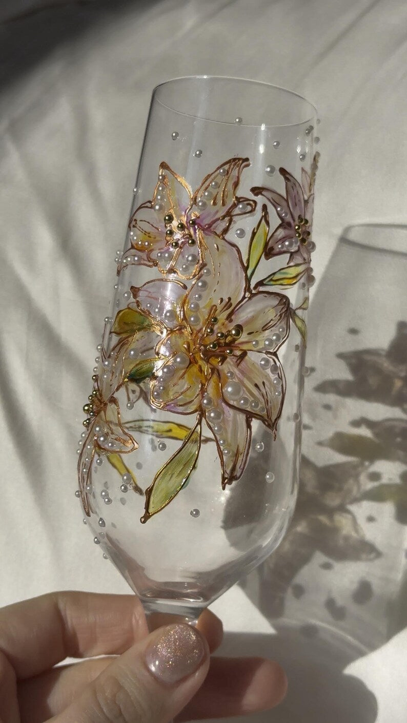 Verre à champagne peint à la main avec motif floral – Flûte à champagne en verre avec strass