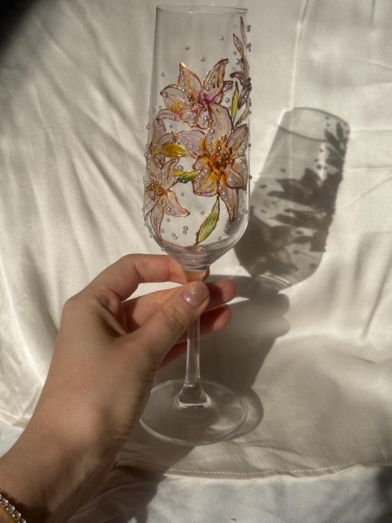 Verre à champagne peint à la main avec motif floral – Flûte à champagne en verre avec strass