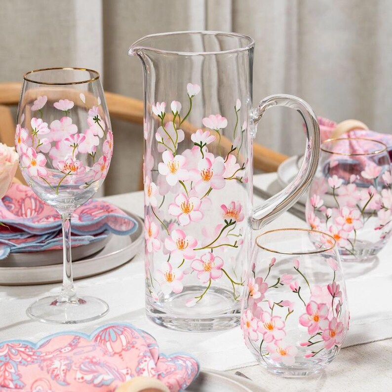 Tasses en verre coloré à motif de fleurs de cerisier, lot de deux