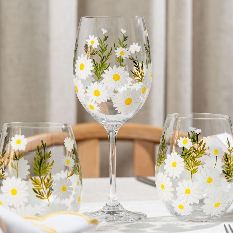 Ensemble de verres à marguerite peints à la main (2 pièces)