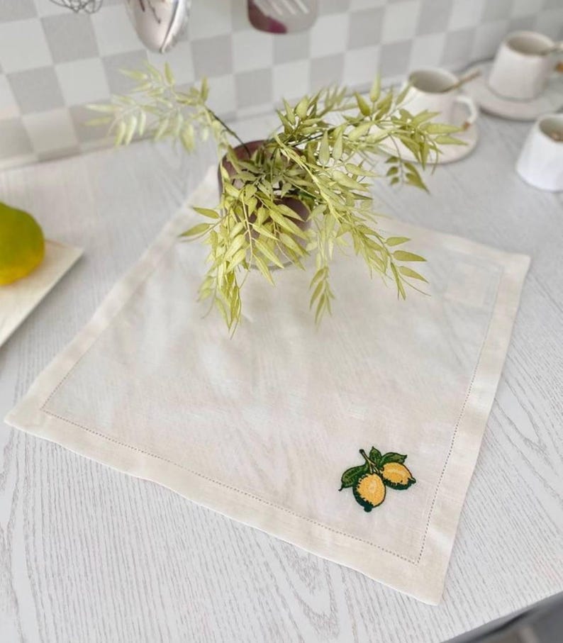 Serviette de table en lin brodée Citron, beige, carrée 40x40 cm (16x16 pouces)