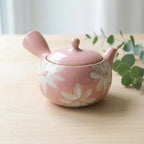 Théière en céramique rose décorée de motifs floraux blancs, 480 ml