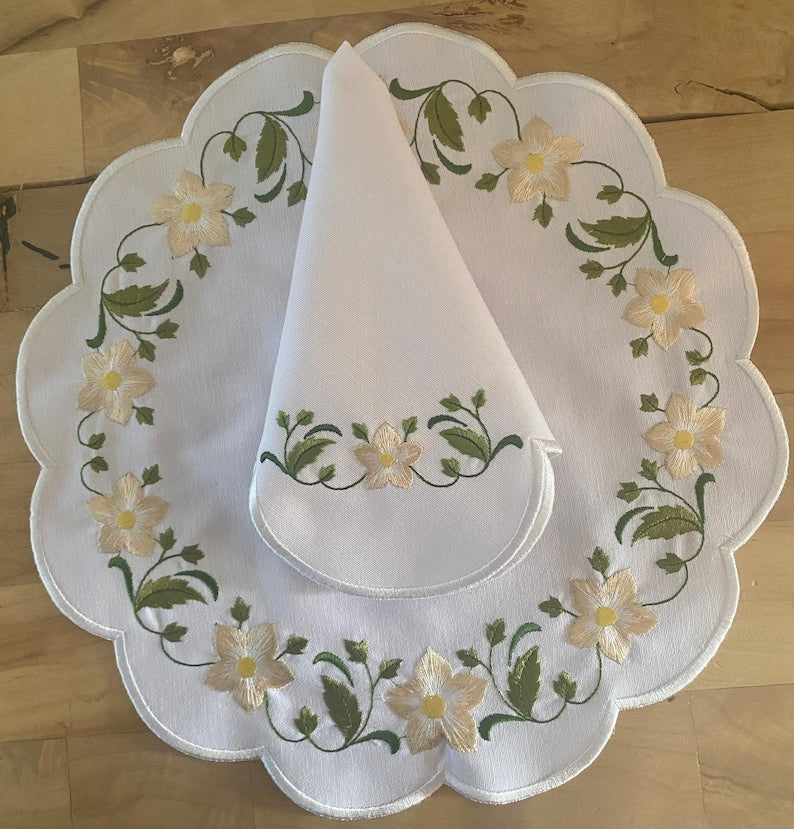 Set de table et serviette brodés fleurs jaunes, lin coton polyester festonné antitache 35 cm