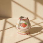 Bol à matcha avec bec verseur et support pour fouet | Service à thé en céramique motif gâteau aux fraises