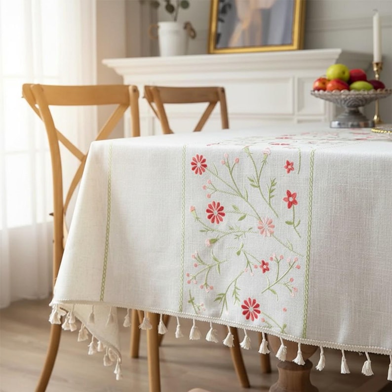 Nappe en lin et coton neutre avec pompons, décoration de table à manger