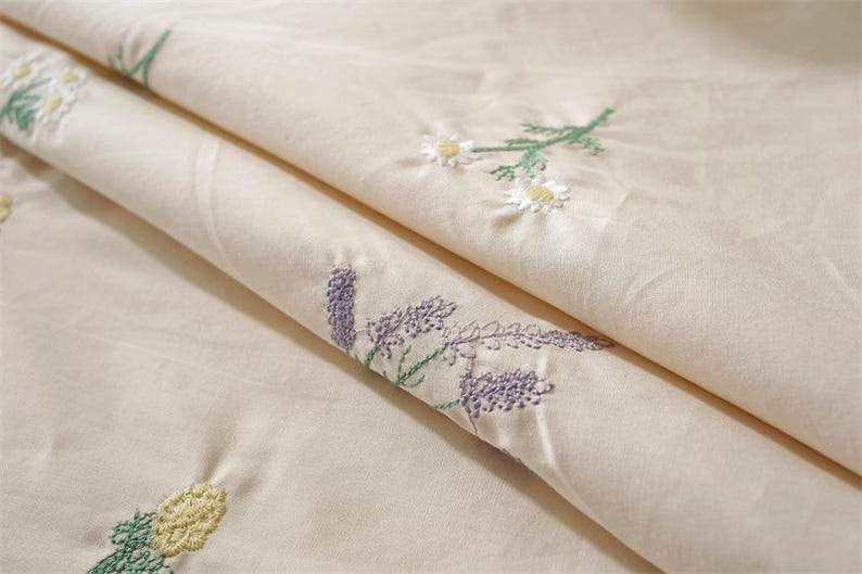 Nappe en coton brodée lavande abricot avec bord à volants Housse de table florale