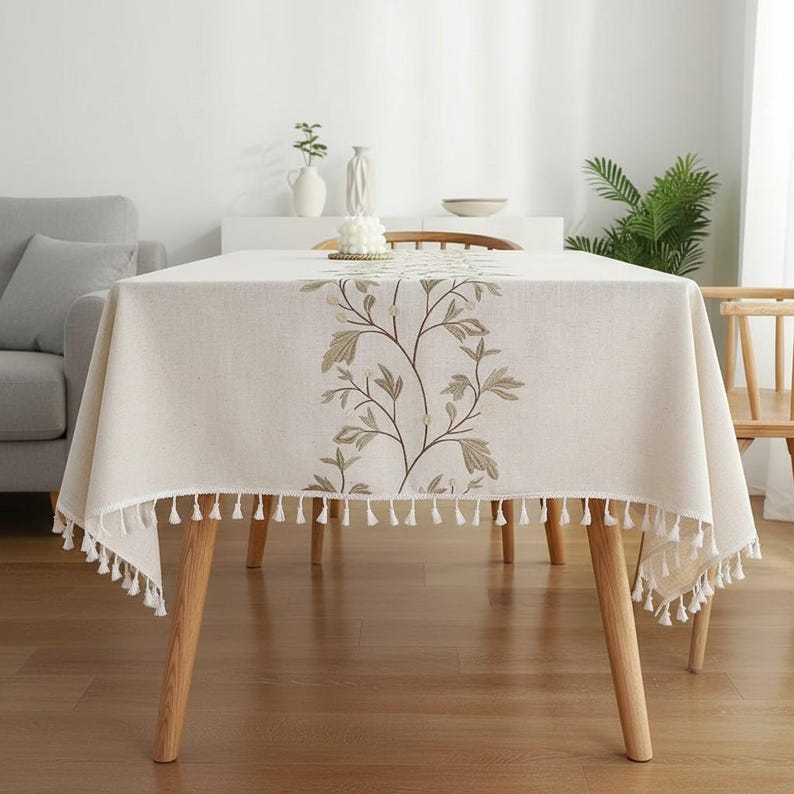 Nappe en lin et coton neutre avec pompons, décoration de table à manger