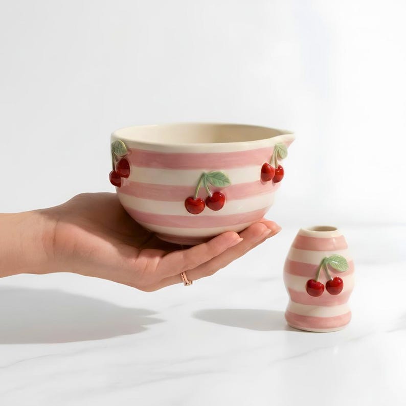 Bol à Matcha Céramique Rose Cerise avec Support Fouet, Chawan Fait Main