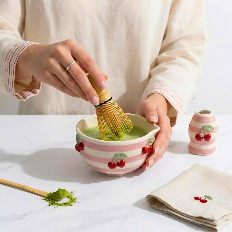 Bol à Matcha Céramique Rose Cerise avec Support Fouet, Chawan Fait Main
