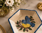 Coupelle céramique hexagonale faïence peint à la main décor oiseau 14 cm