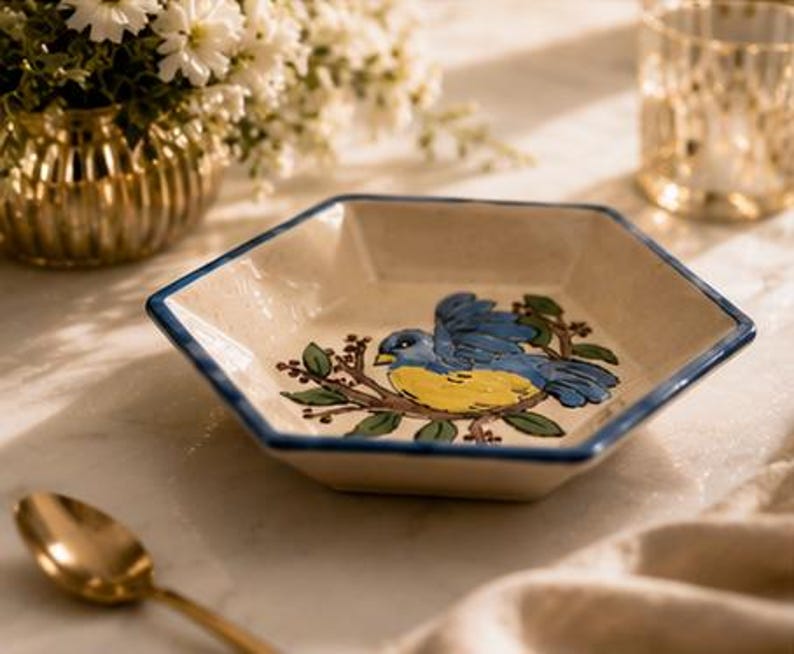Coupelle céramique hexagonale faïence peint à la main décor oiseau 14 cm