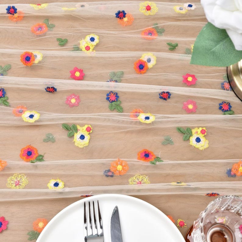 Chemin de table brodé floral en tulle marguerite multicolore 71x30 cm pour salle à manger