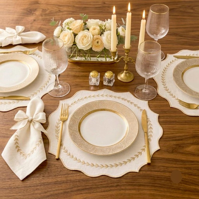 Ensemble de 6 sets de table en lin brodés écru avec détails de feuille d'or 36 cm