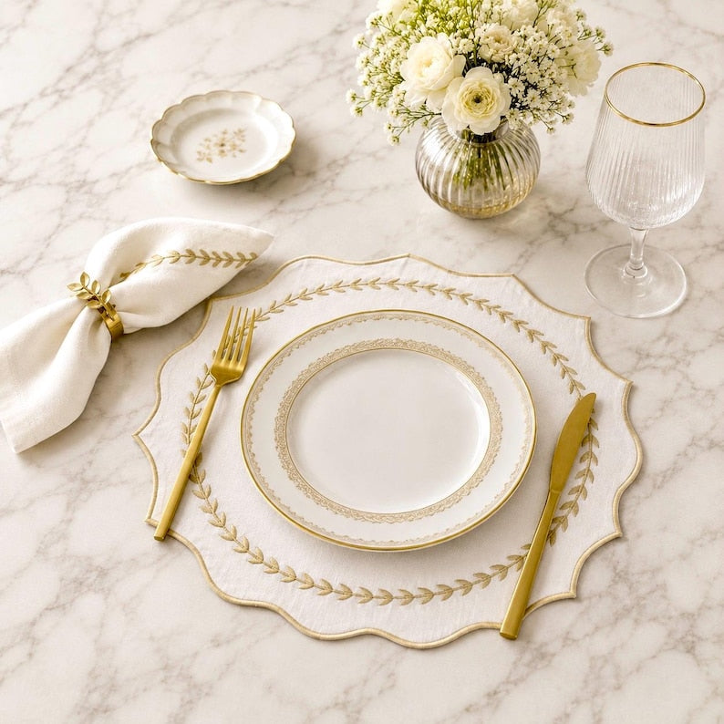 Ensemble de 6 sets de table en lin brodés écru avec détails de feuille d'or 36 cm