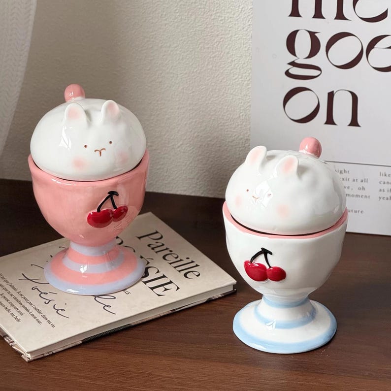 Tasse en céramique en forme de lapin avec couvercle et base à pied, 260 ml, blanc/rose