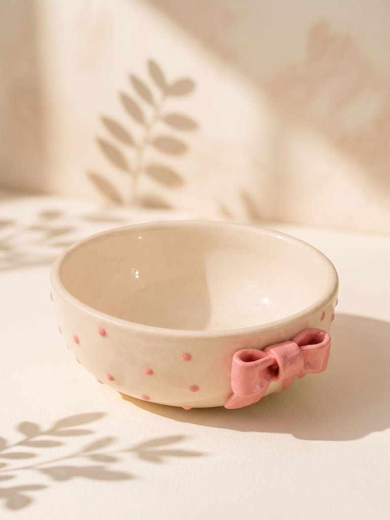 Bol en céramique avec nœud rose et pois, décoration de cuisine coquette
