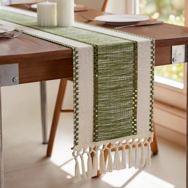 Chemin de table rayé vert nordique bohème avec glands, polyester