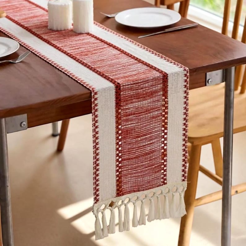 Chemin de table rayé vert nordique bohème avec glands, polyester