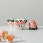 Bol à matcha rose fraise avec bec verseur, chawan en céramique artisanale, style cottage