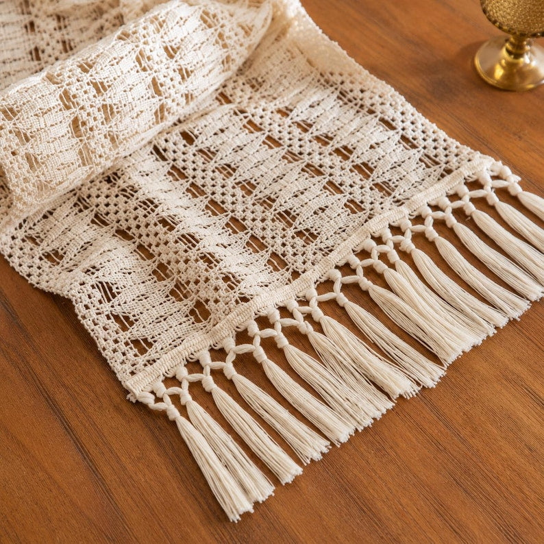 Chemin de table en dentelle crochet blanc avec pompons, décoration de salle à manger bohème et fermière
