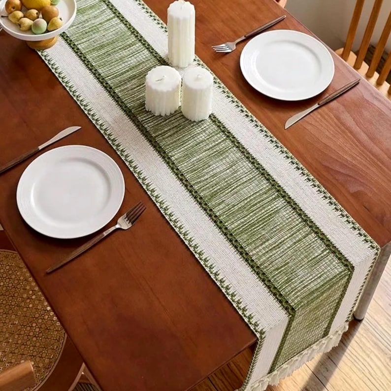 Chemin de table rayé vert nordique bohème avec glands, polyester