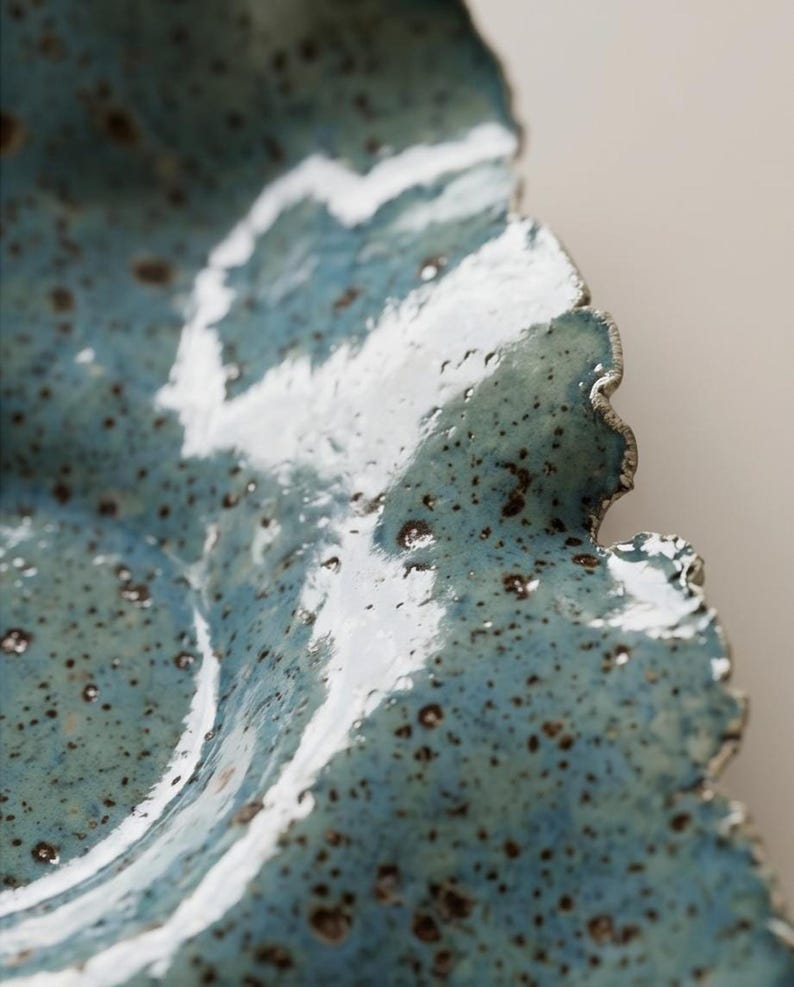 Vide-poche en céramique artisanale, saladier à fruits sculptural bleu-vert, décoration de table en grès à paillettes