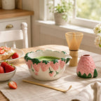 Bol à matcha rose fraise avec bec verseur, chawan en céramique artisanale, style cottage