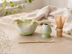 Bol à Matcha en Céramique Vert Printemps Forme Fleur avec Bec Verseur et Support - Ensemble Cadeau pour Thé Matcha
