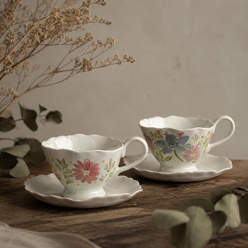 Service à thé floral en céramique artisanale, tasse à café vintage style cottagecore avec soucoupe